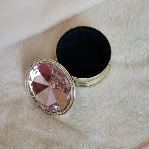 Other - Cute Jewelry Holder